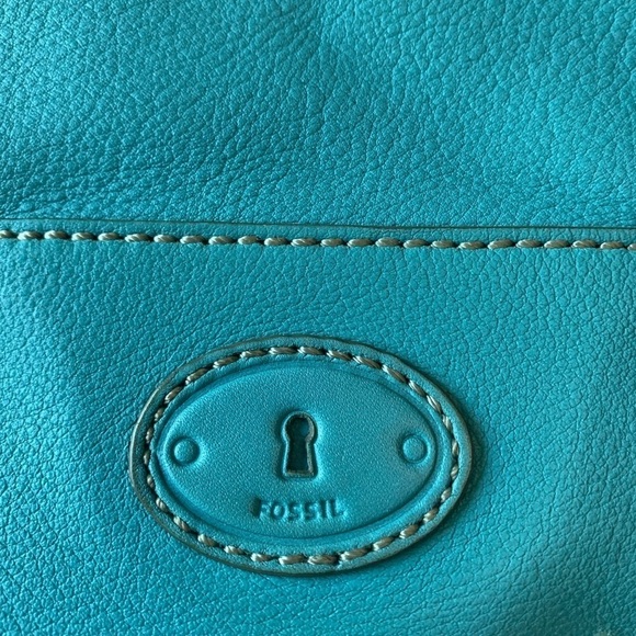 Fossil leather shoulder bag, gold hardware, scarf detail. - Picture 3 of 6